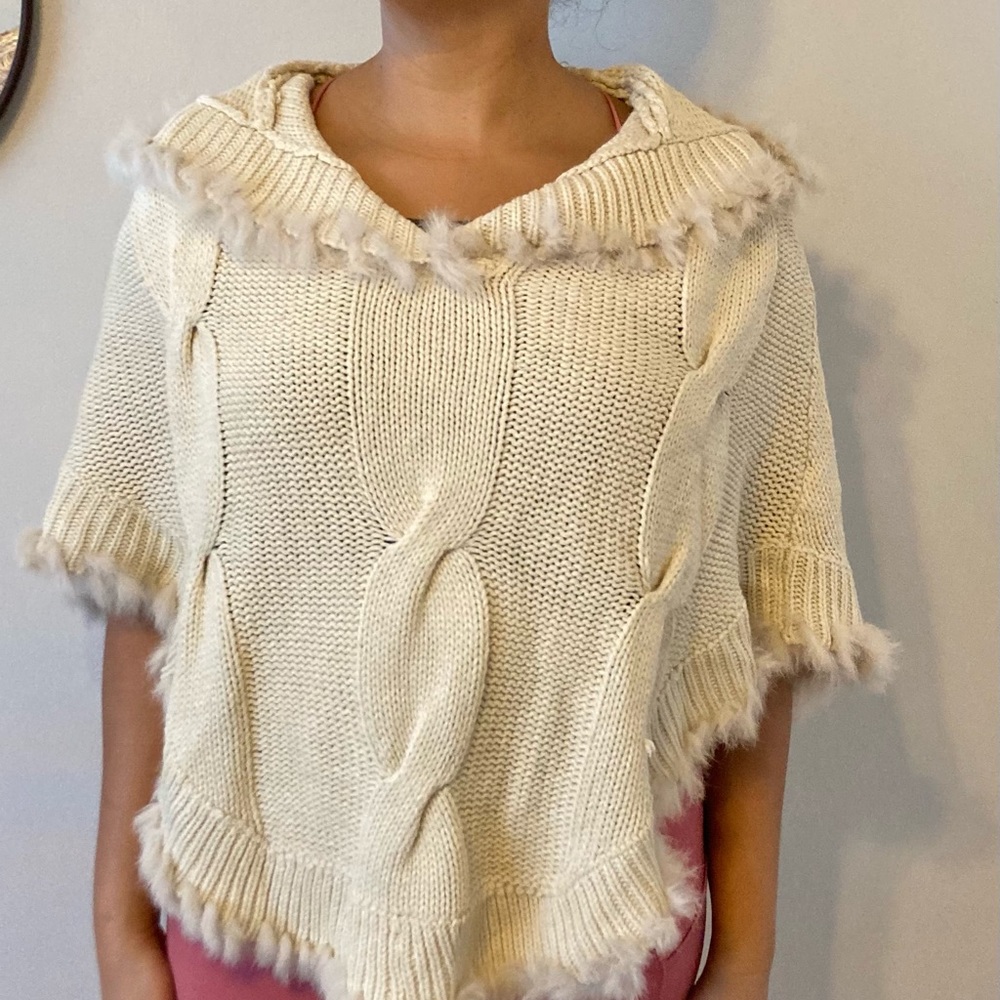Cream Knitted Hooded❄️Poncho with Feather Fur Trim